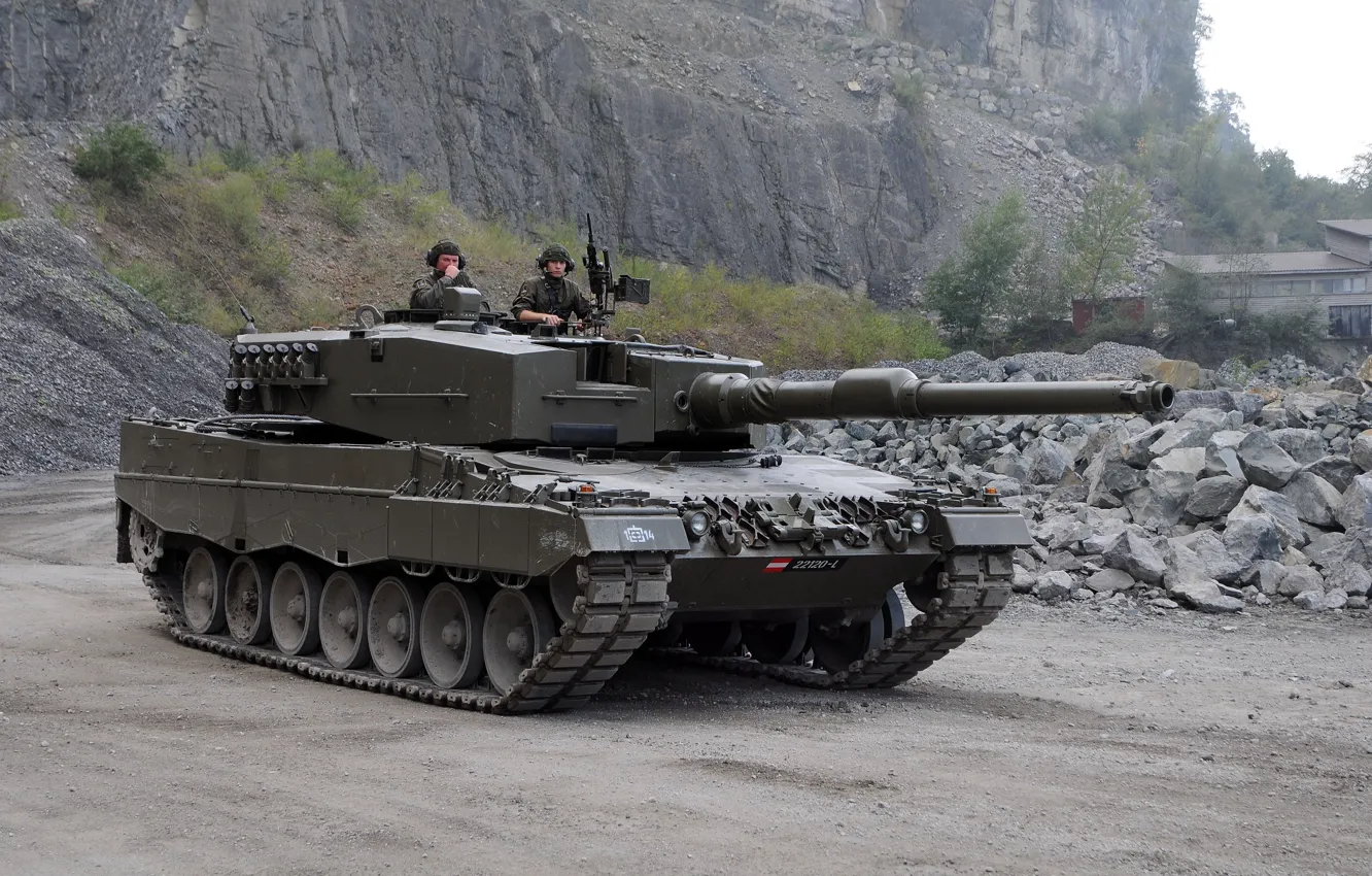 Фото обои gun, weapon, Leopard, tank, Leopard 2A4, uniform, seifuku, soldiere
