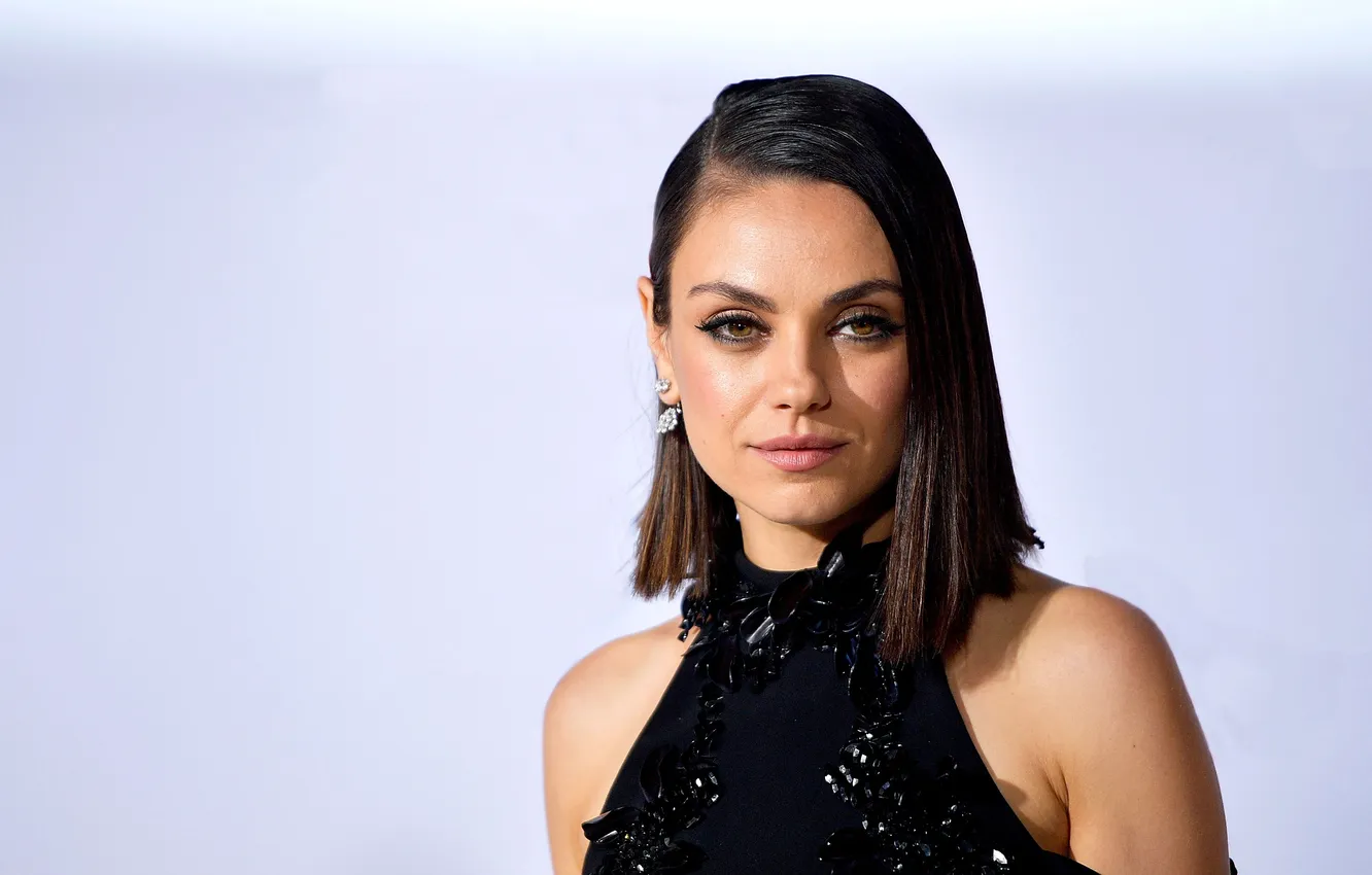 Фото обои взгляд, фон, портрет, актриса, брюнетка, красотка, Mila Kunis, Мила Кунис