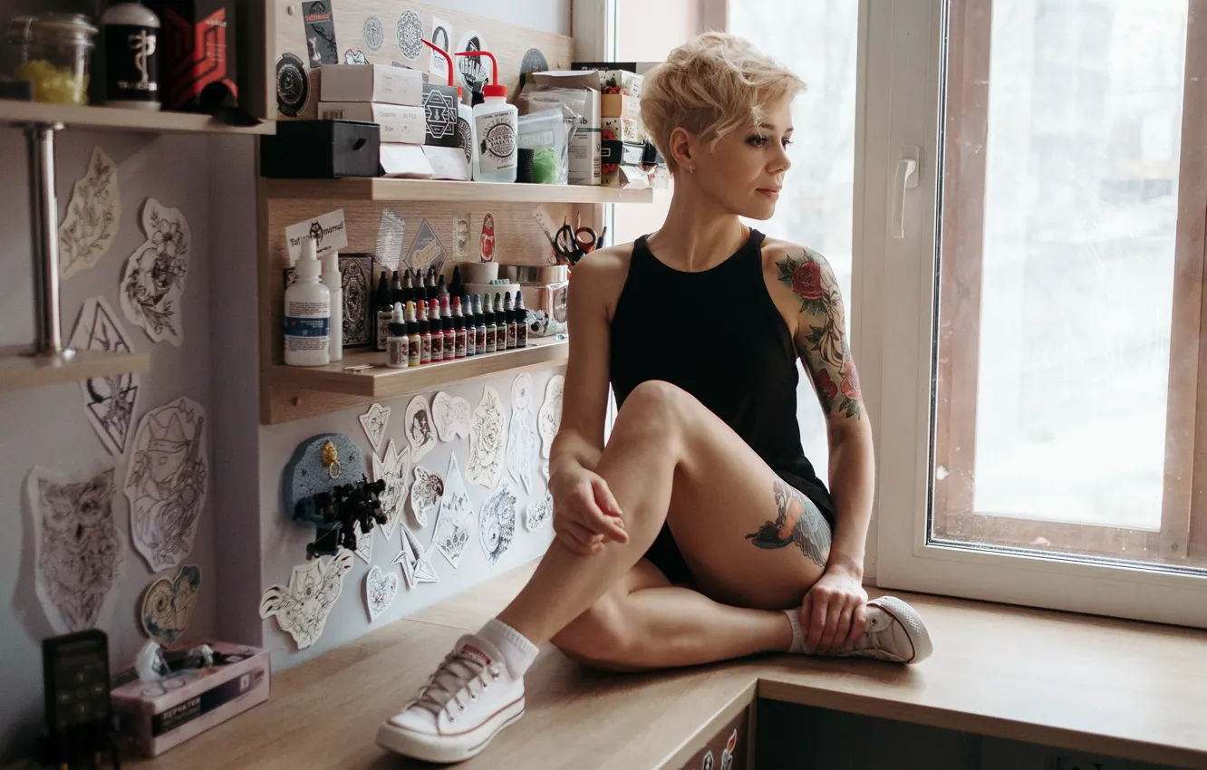 Фото обои девушка, поза, окно