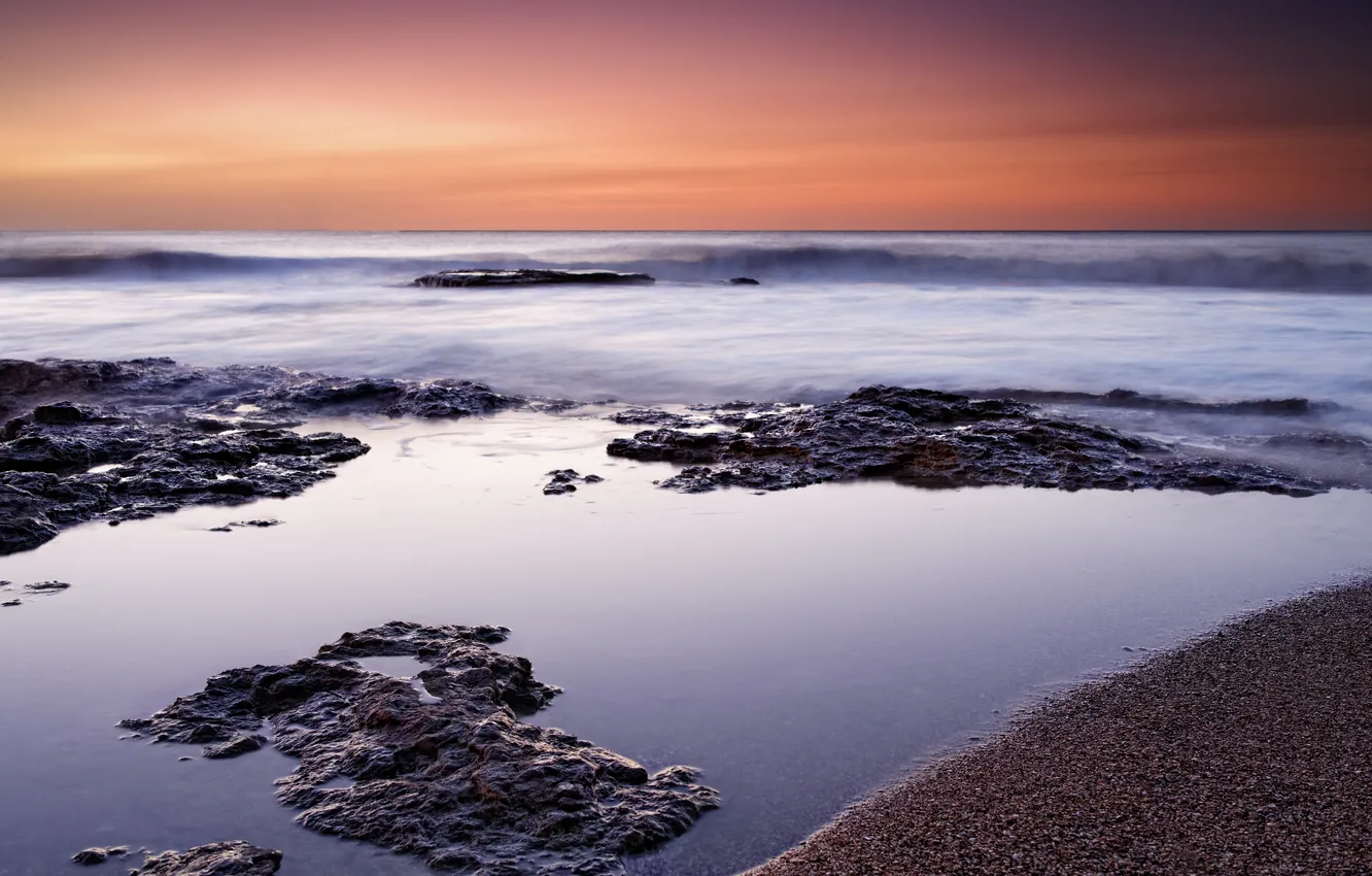 Фото обои песок, пляж, камни, океан, рассвет, волна