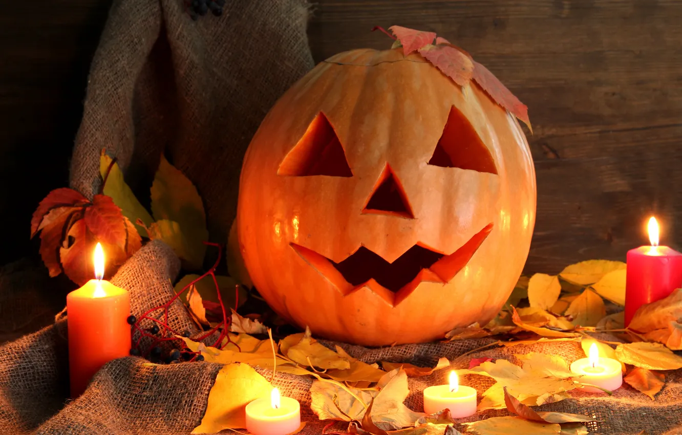 Фото обои листья, желтый, огни, стол, праздник, свечи, Halloween, тыква