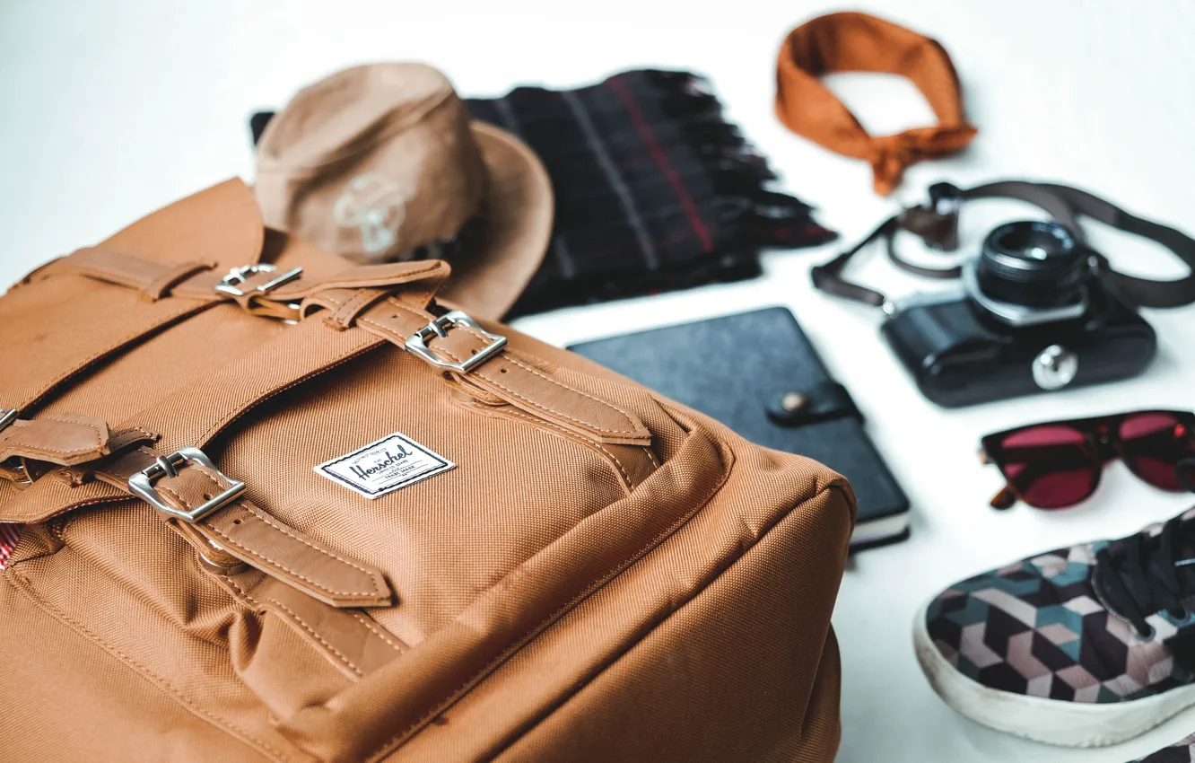 Фото обои кеды, камера, шарф, очки, тетрадь, рюкзак, notebook, camera