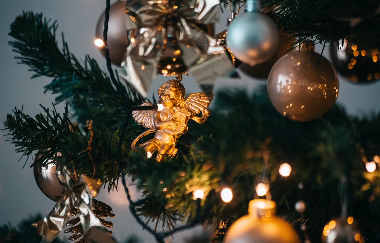 Фото обои зима, праздник, игрушки, Рождество, Новый год, ёлка, новогодние украшения, ангелочек