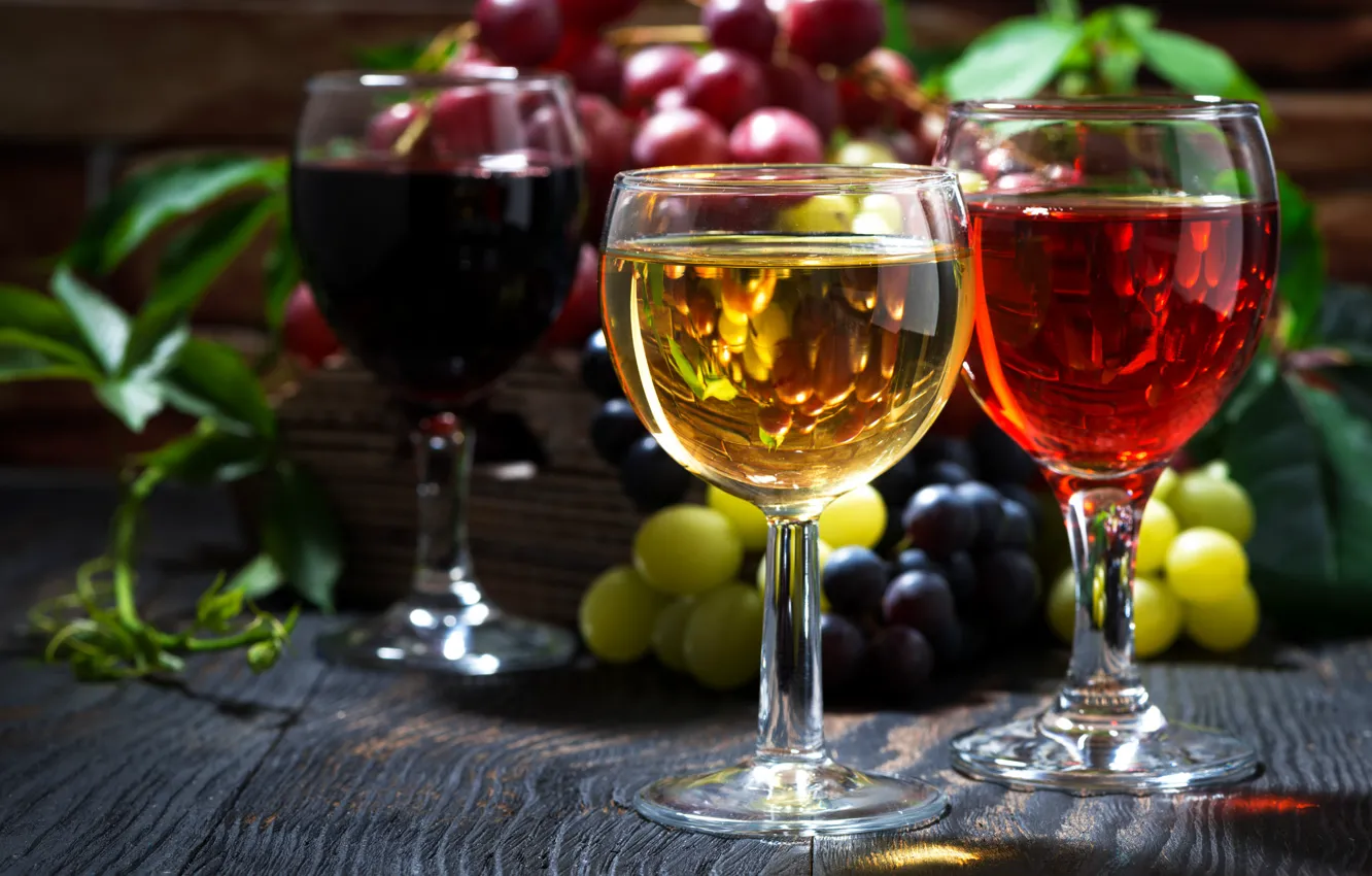 Фото обои вино, бокалы, виноград