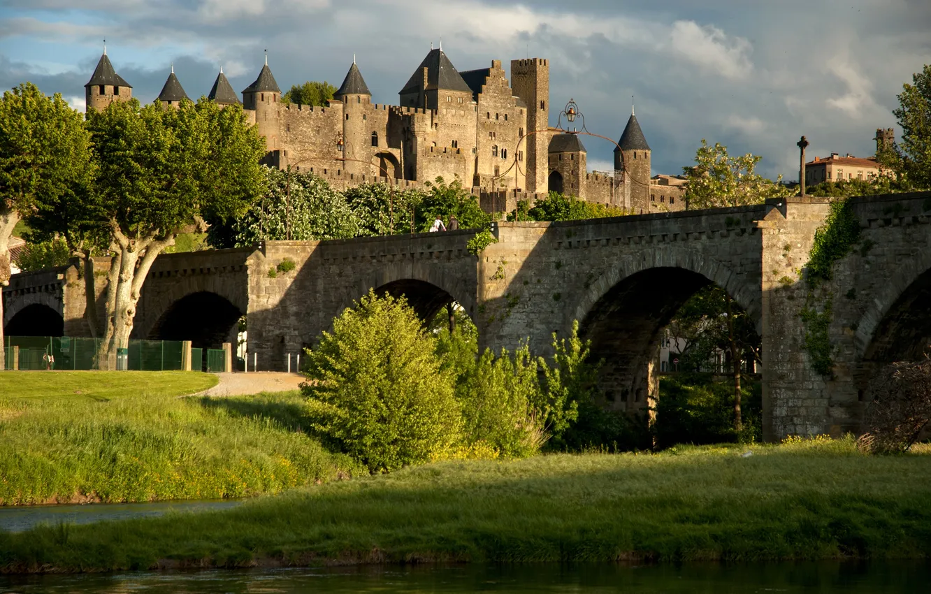 Фото обои зелень, лето, солнце, мост, река, замок, Франция, крепость