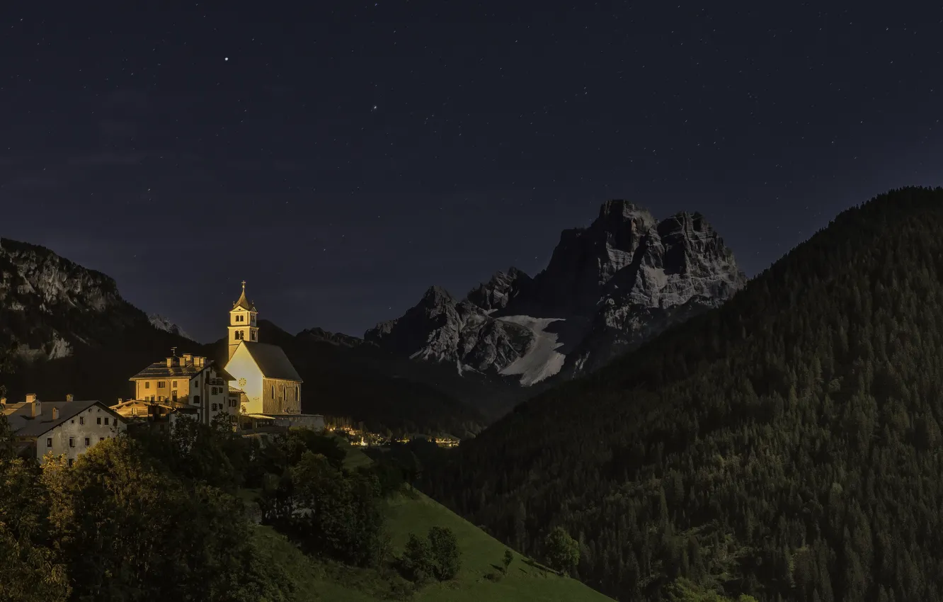 Фото обои пейзаж, горы, ночь, природа, село, освещение, Италия, церковь
