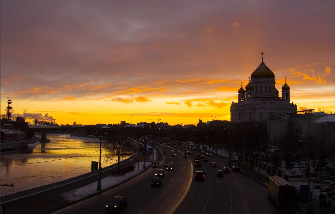 Фото обои солнце, закат, река, вечер, Москва, набережная, Храм Христа Спасителя
