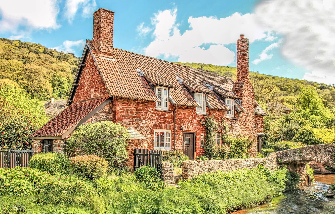 Фото обои небо, солнце, облака, мост, ручей, Англия, дома, склон