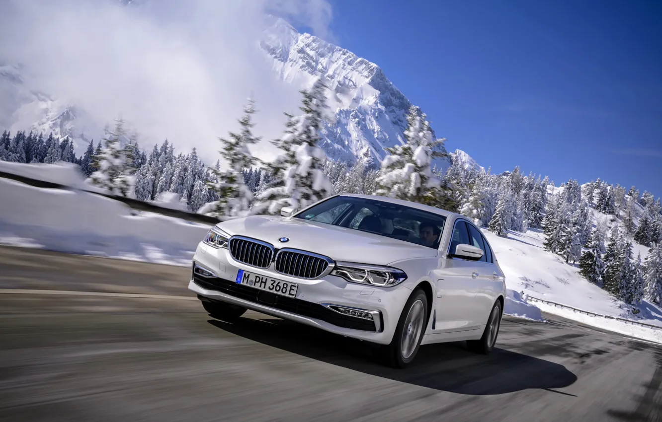 Фото обои белый, снег, горы, BMW, седан, гибрид, 5er, четырёхдверный