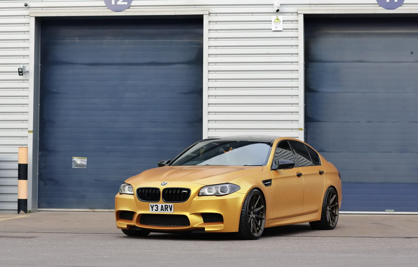 Фото обои BMW, F10, Gold, M5