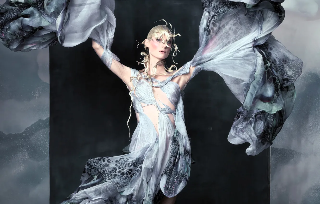 Фото обои девушка, танец, платье, актриса, блондинка, Elizabeth Debicki, рукава