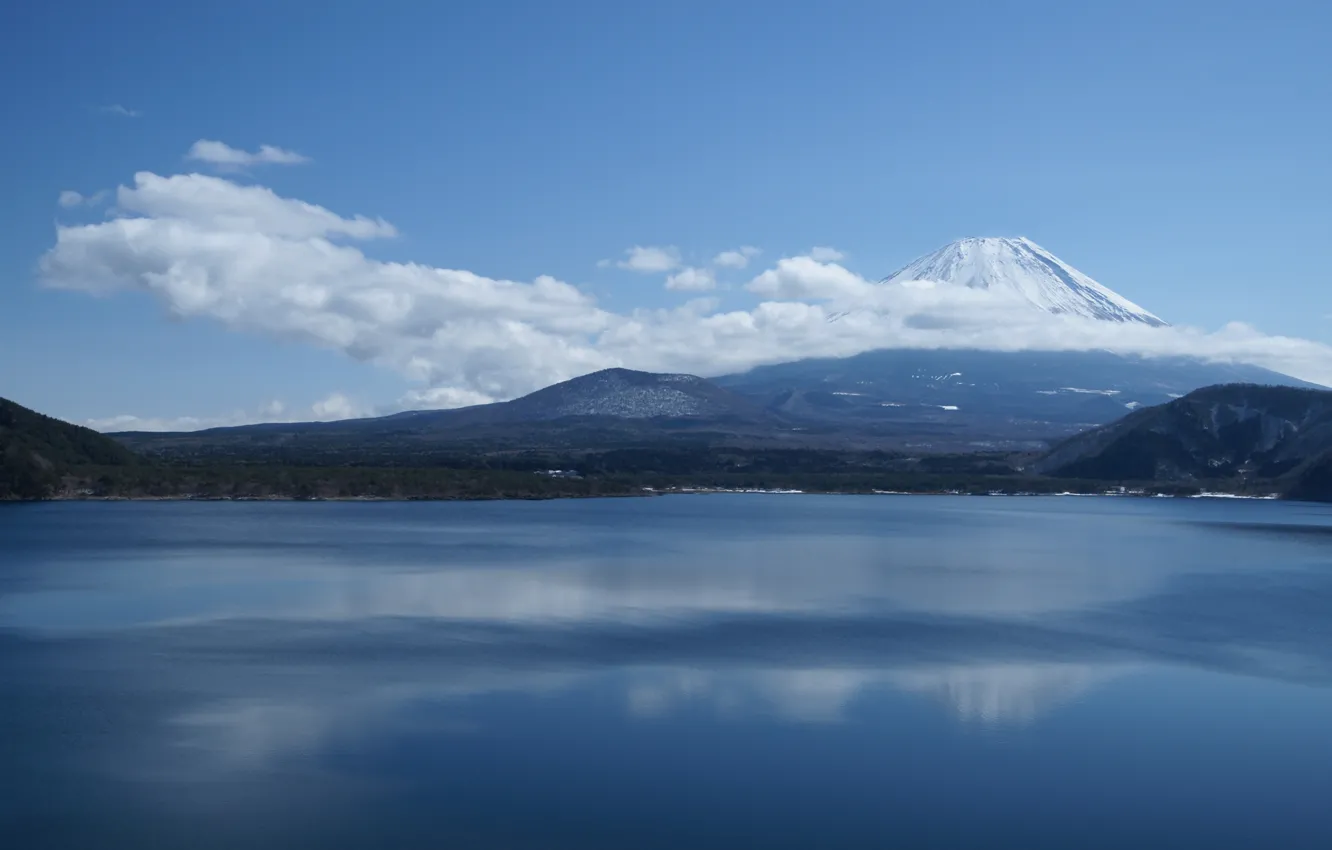 Фото обои облака, снег, озеро, япония, гора, вершина, пик, фудзияма