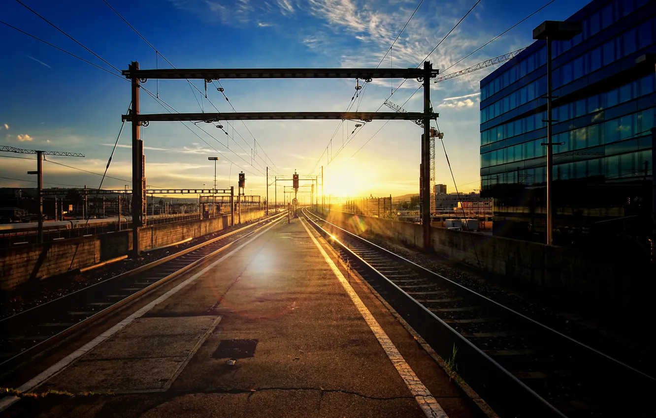 Фото обои город, вокзал, железная дорога, блик, солнца