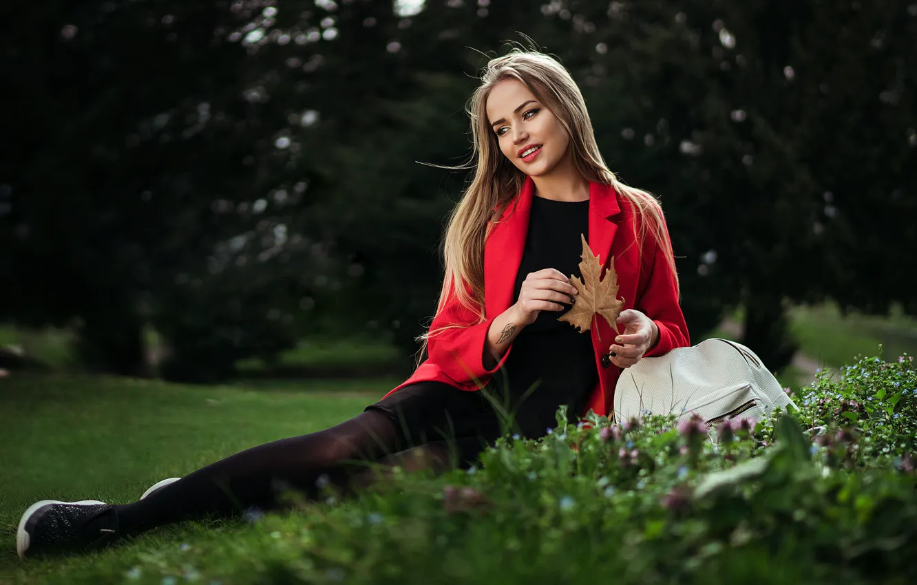 Фото обои Girl, Grass, Model, Beauty, View, Nice, Mary Jane, Portait