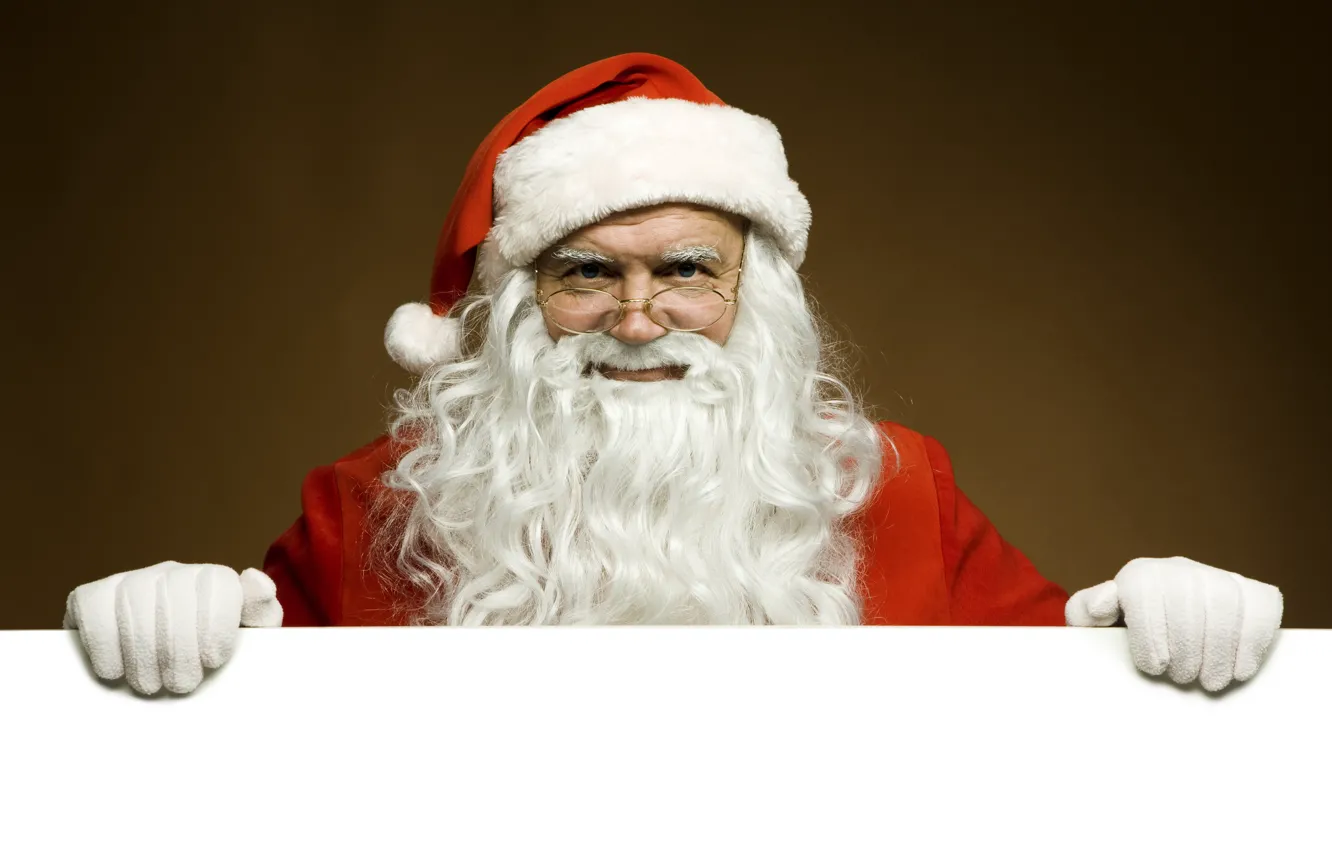 Фото обои белый, красный, лицо, фон, новый год, рождество, руки, очки