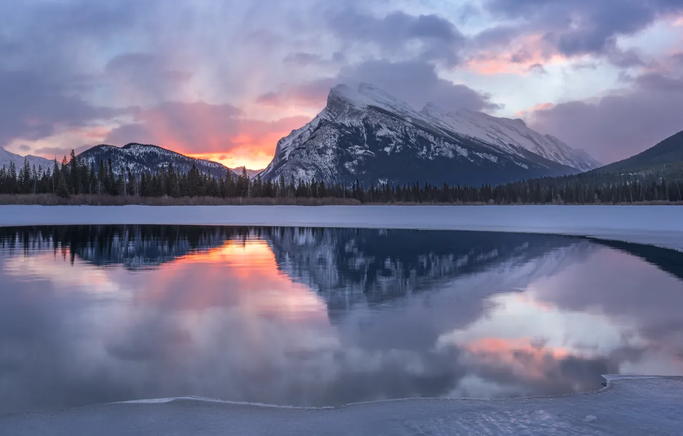 Фото обои зима, лес, горы, озеро, отражение, рассвет, утро, Канада