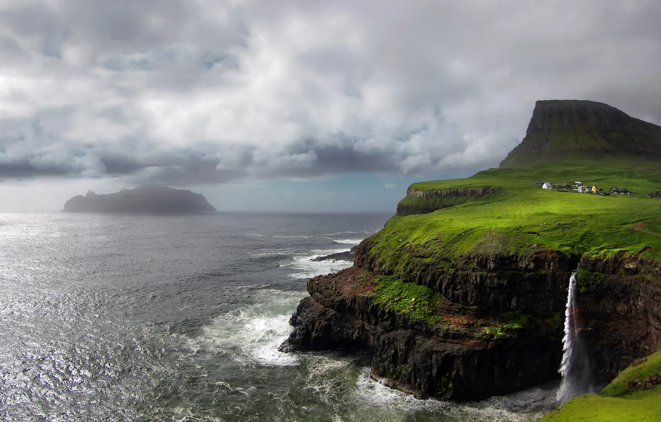 Фото обои скалы, остров, гора, водопад, Атлантический океан, Фарерские острова