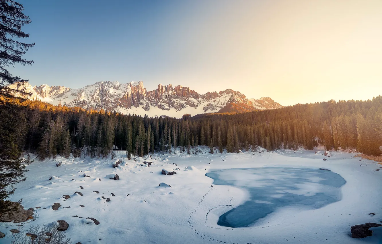 Фото обои зима, снег, горы, ели, Италия, Доломитовые Альпы, Южный Тироль, озеро Карецца