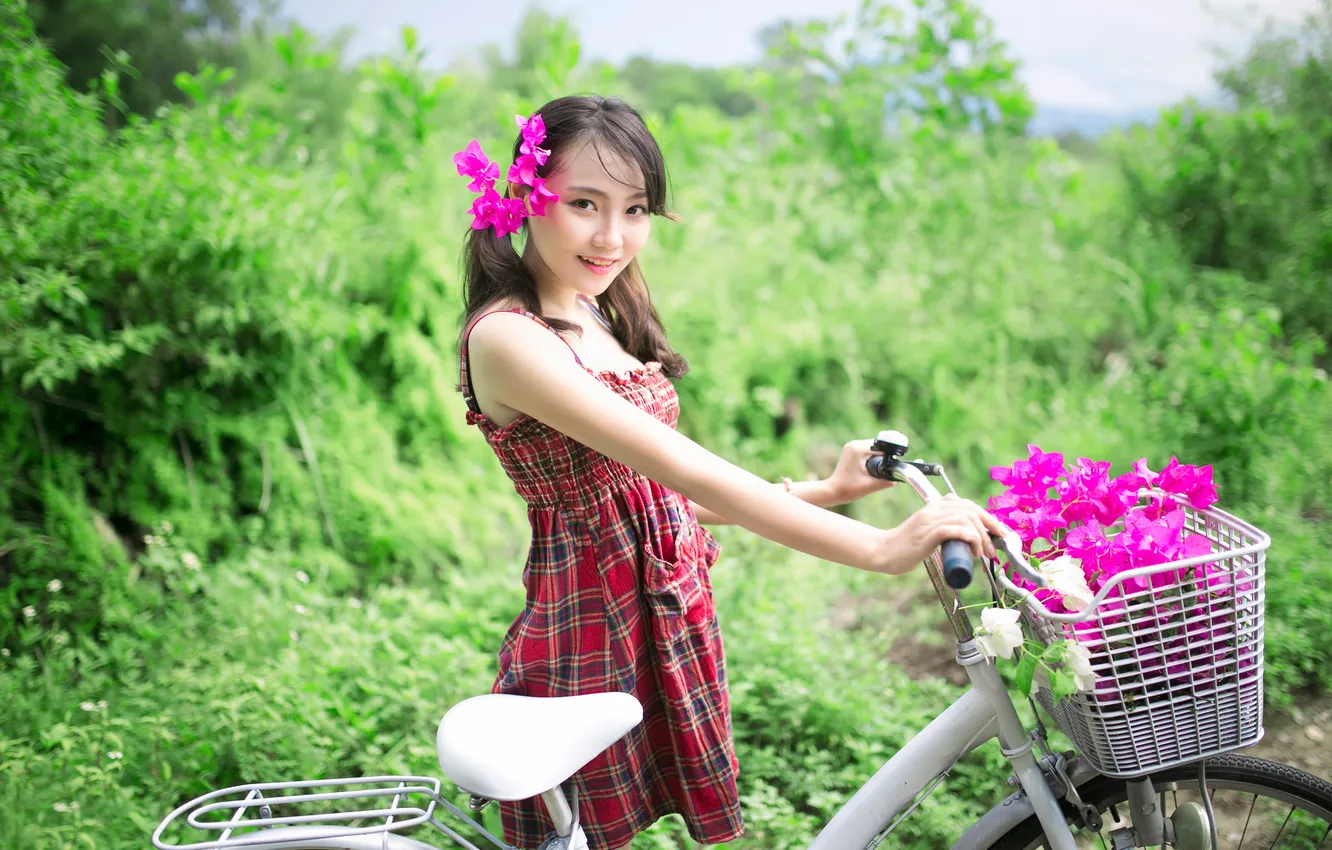 Фото обои цветы, велосипед, улыбка, восточная девушка
