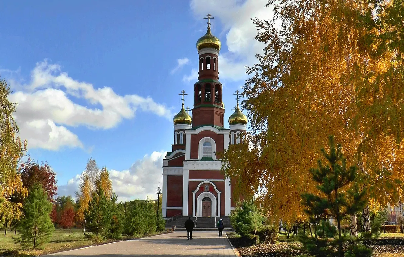 Фото обои осень, листья, облака, церковь, Храм, религия, Омск