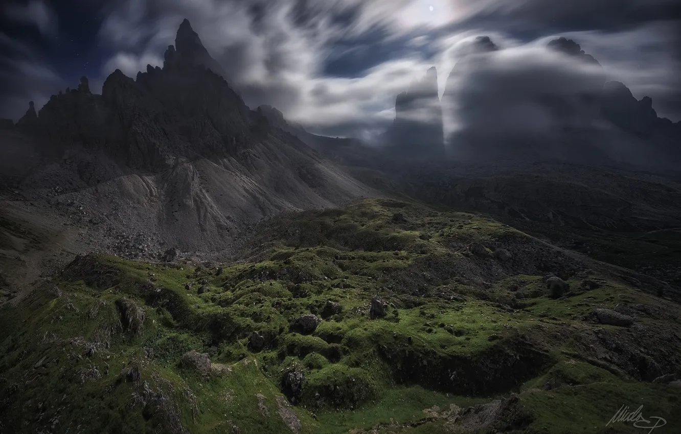 Фото обои облака, свет, горы, ночь, скалы, луна