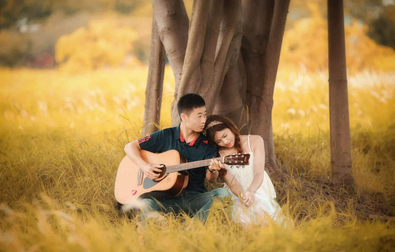 Фото обои guitar, love, grass, tree, romantic, couple, playing, girlfriend