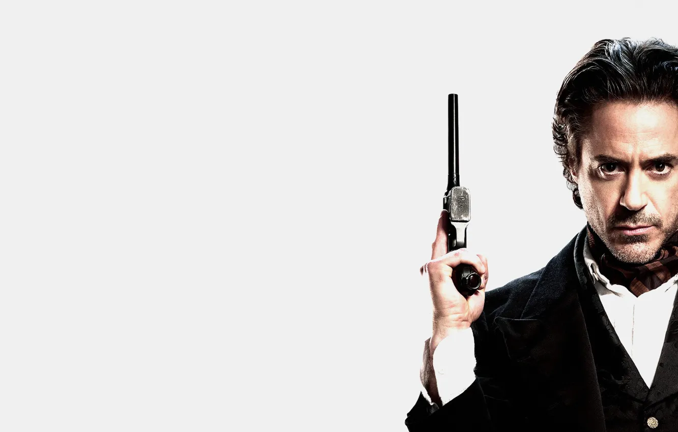 Фото обои пистолет, белый фон, Шерлок Холмс, Роберт Дауни мл., Sherlock Holmes, не добрый взгляд