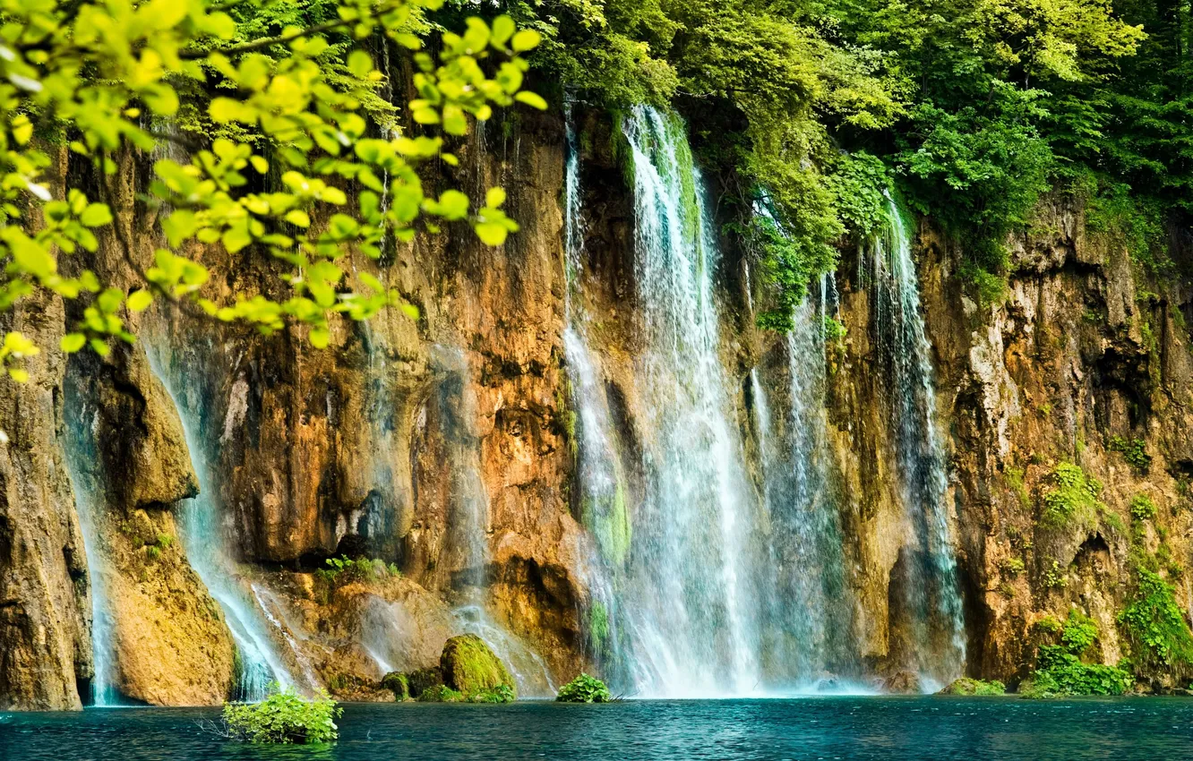 Фото обои деревья, скала, водопад, мох, поток, водяной, красивый, Waterfall