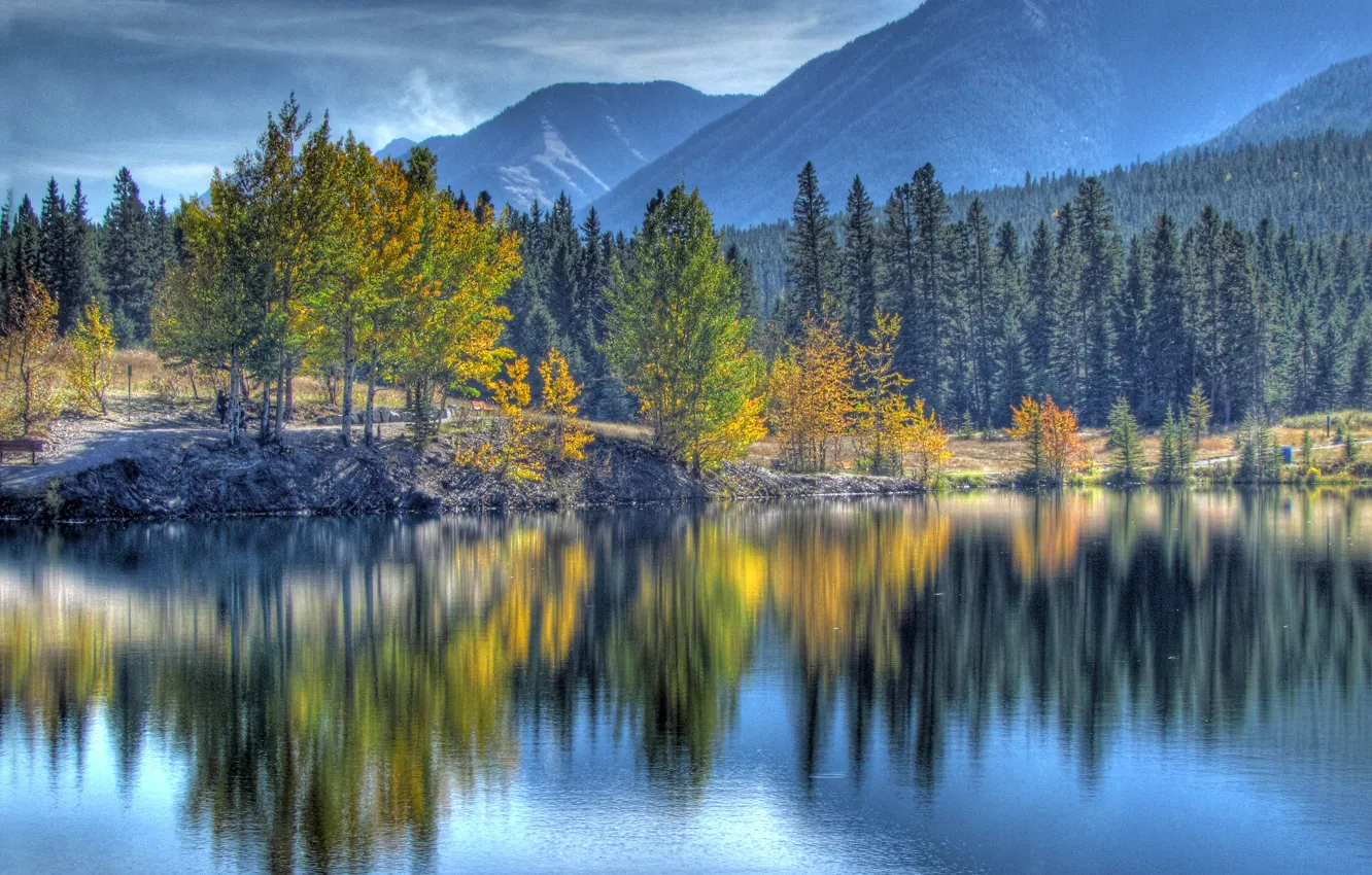 Фото обои осень, небо, деревья, горы, озеро, отражение, Канада, Альберта