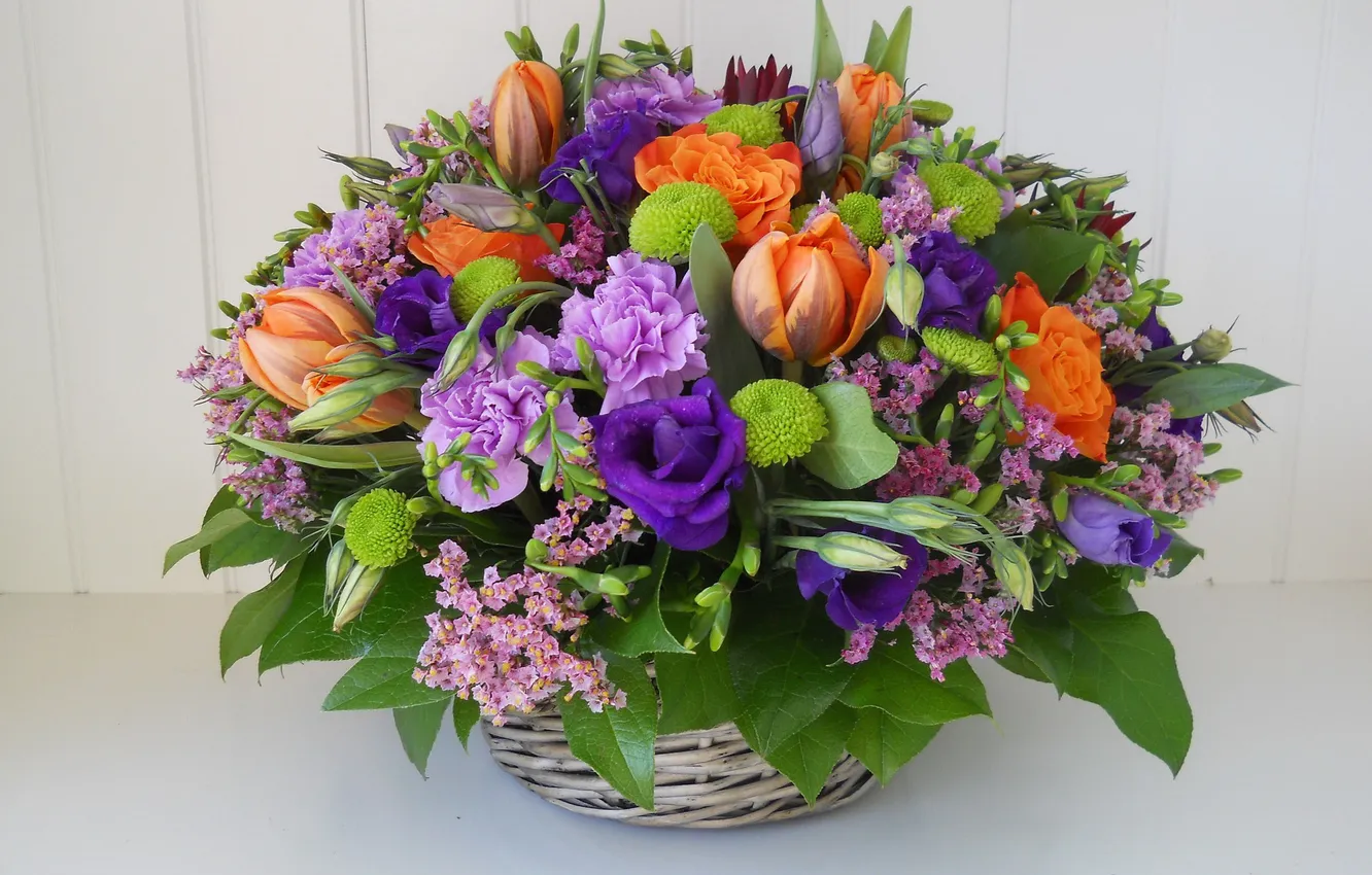 Фото обои цветы, корзина, тюльпаны, композиция, анемоны, гвоздики