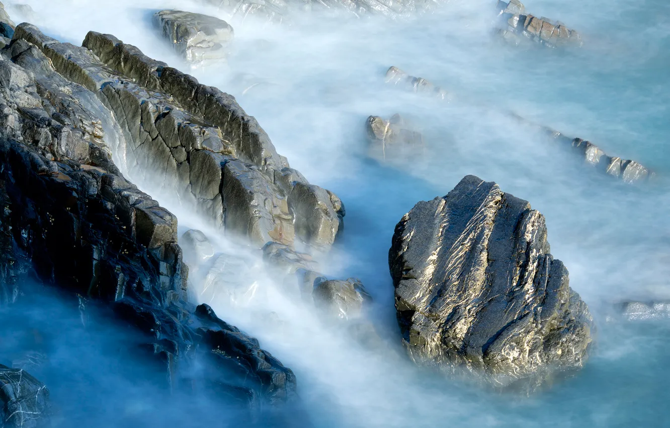 Фото обои море, волны, брызги, камни, скалы