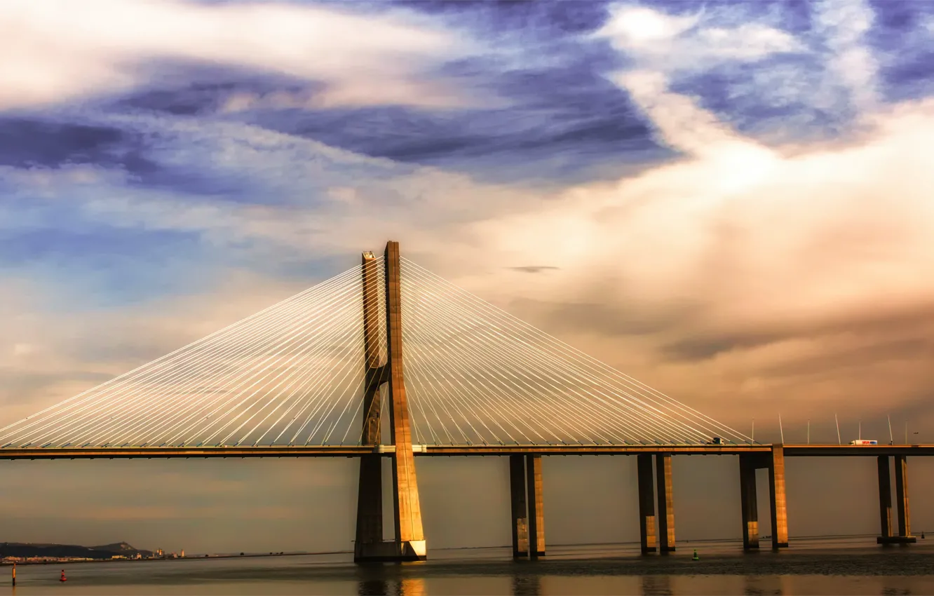 Фото обои небо, облака, тучи, мост, река, Португалия, синее, Лиссабон