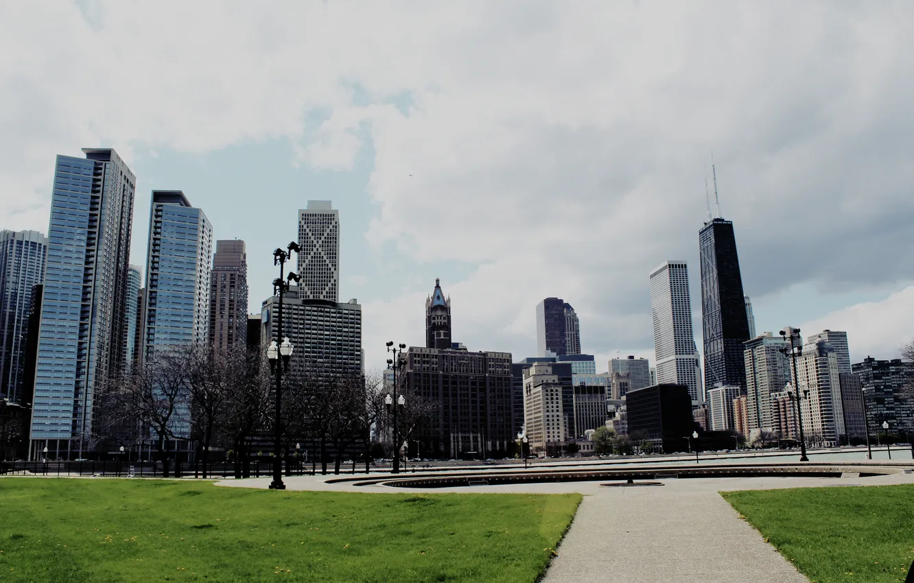 Фото обои небо, трава, здания, небоскребы, фонтан, USA, америка, чикаго