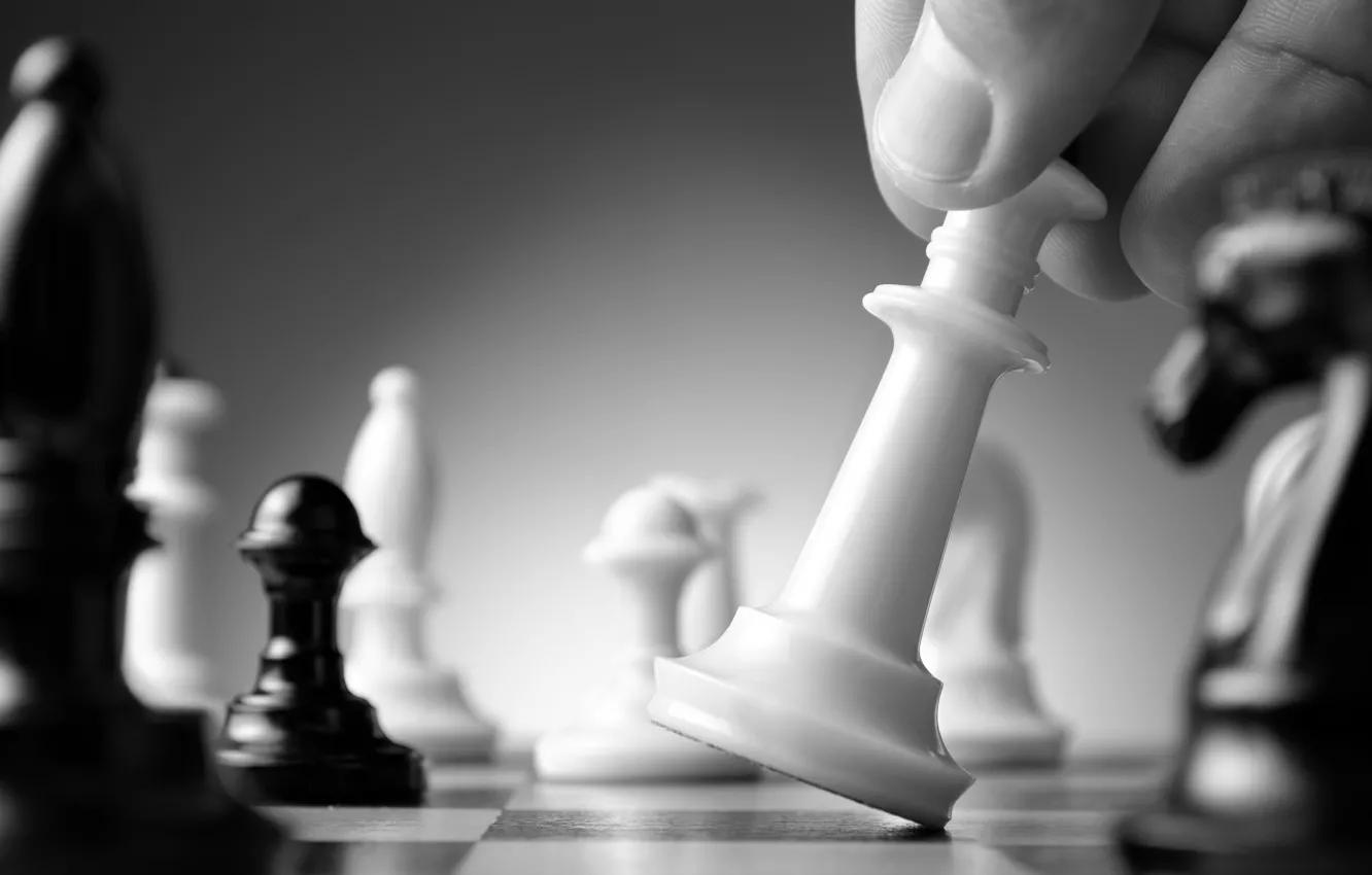 Фото обои hand, strategy, board game, chess pieces