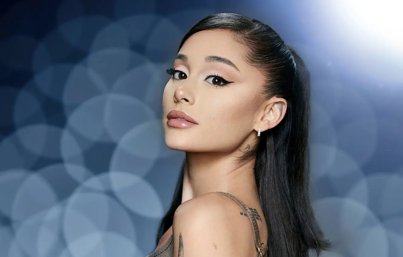 Фото обои взгляд, девушка, стрелки, макияж, брюнетка, губы, красивая, Ariana Grande