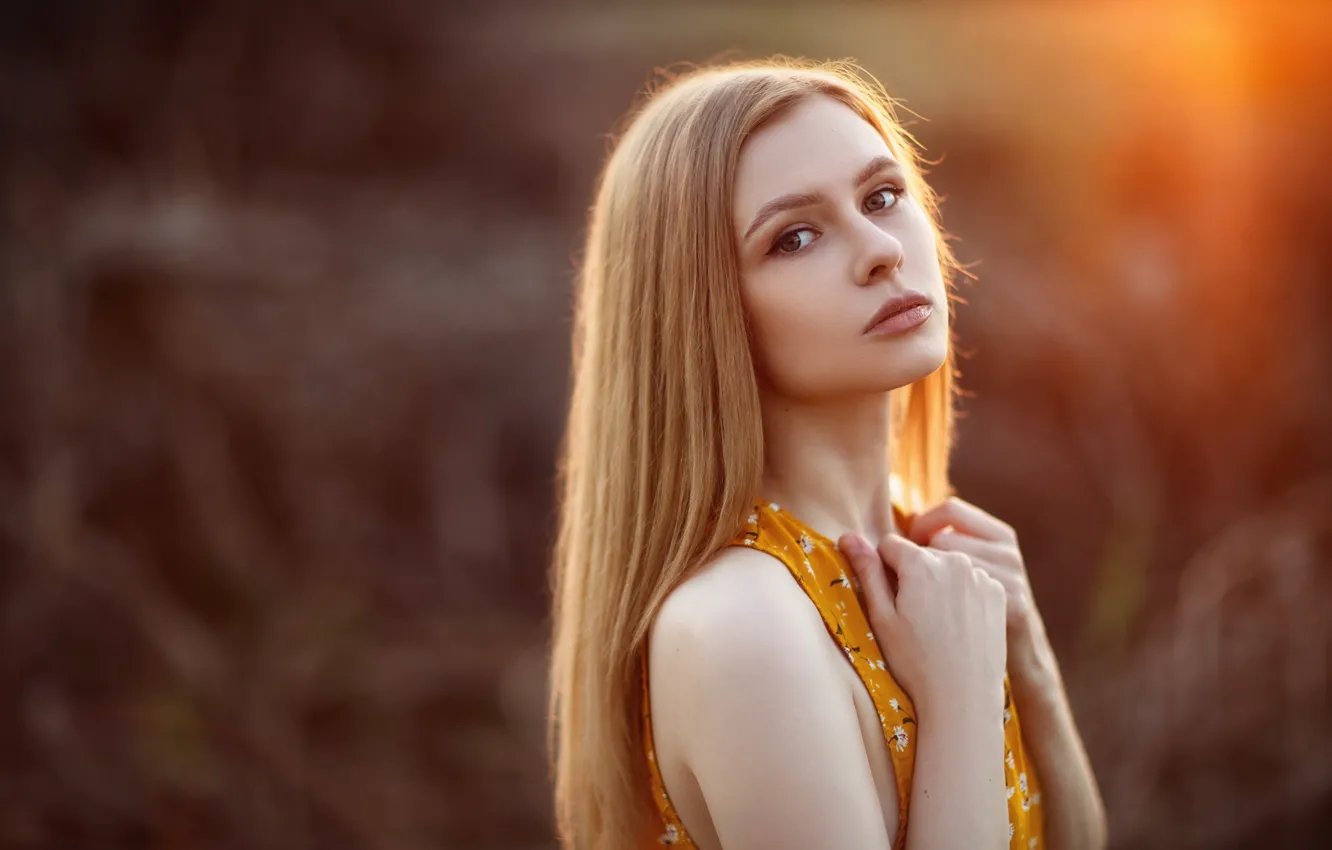 Фото обои girl, dress, brown hair, brown eyes, photo, photographer, model, bokeh