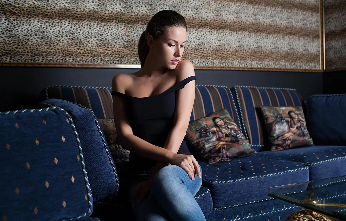 Фото обои girl, beautiful, model, jeans, sweet, brunette, tank top, charming