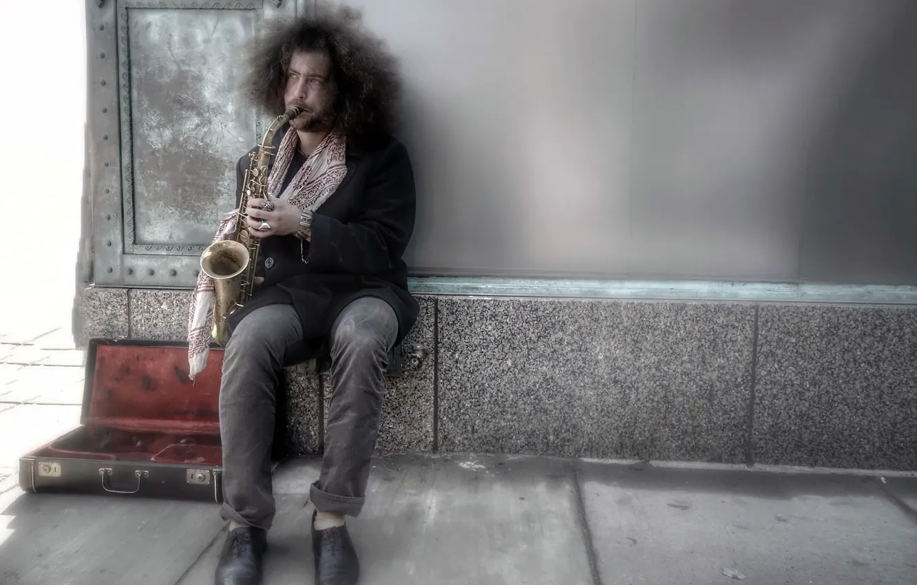 Фото обои музыка, улица, музыкант, саксофон