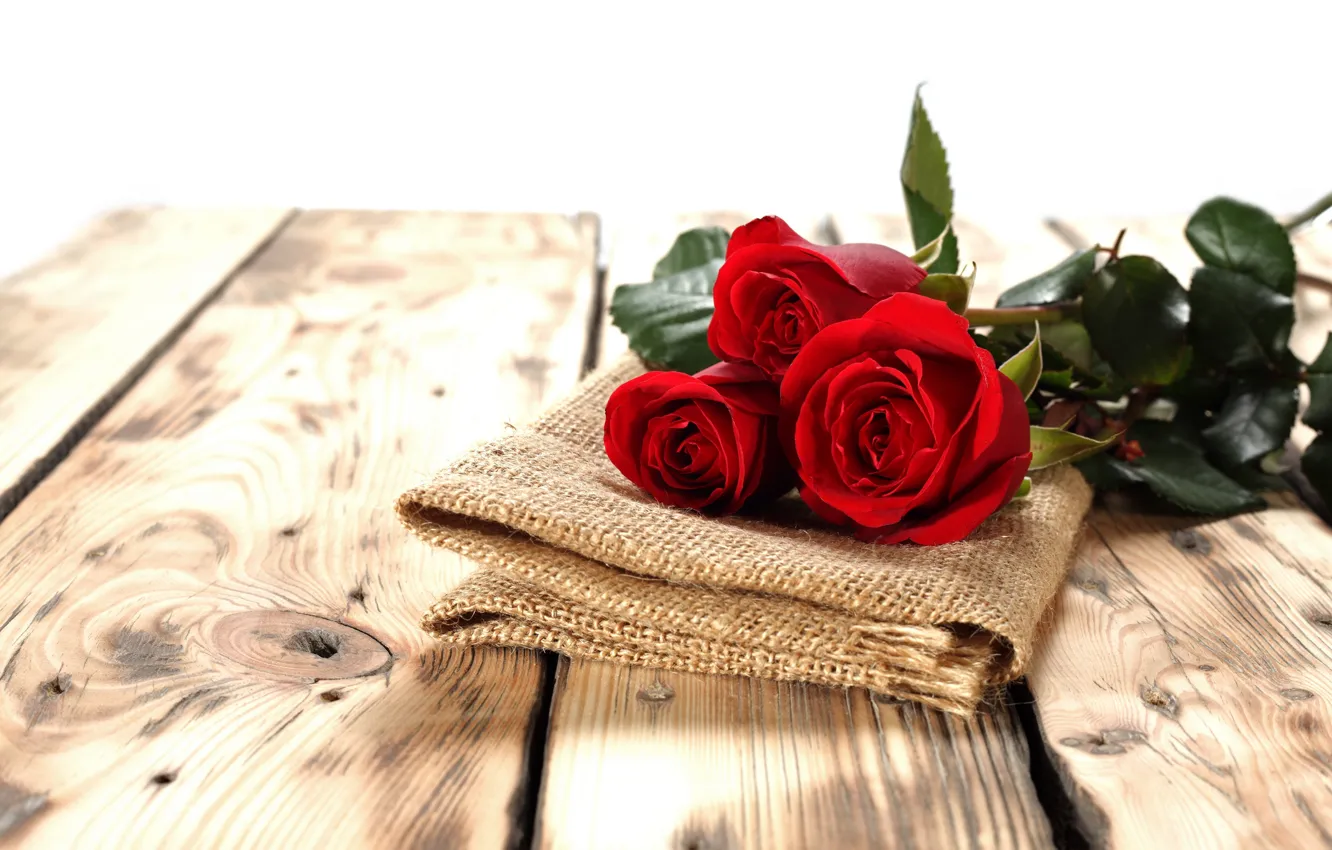 Фото обои доски, розы, бутоны, салфетка