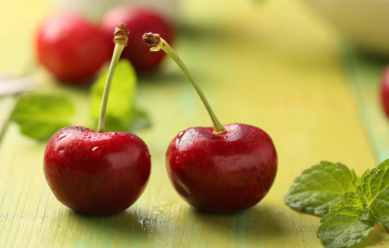 Фото обои макро, ягоды, пара, красные, мята, вишни