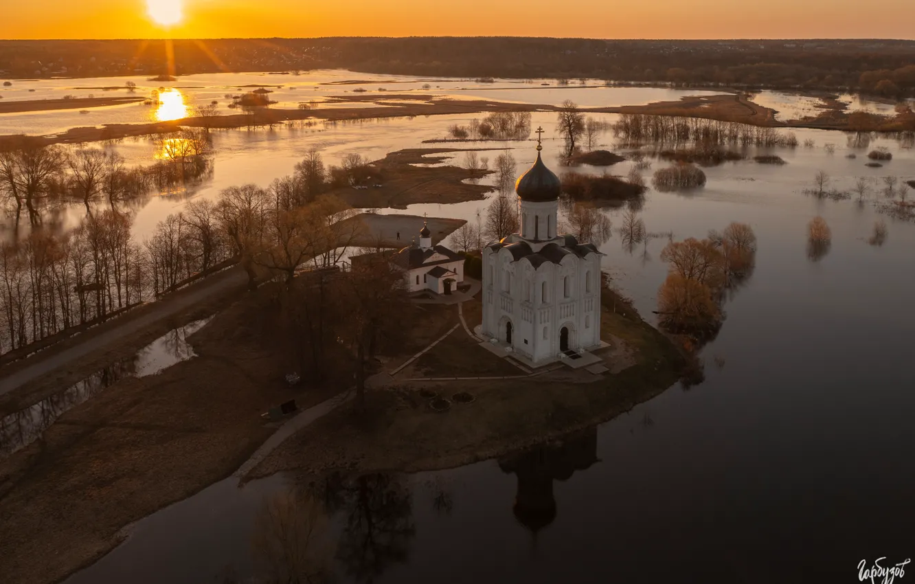 Фото обои солнце, лучи, пейзаж, закат, природа, река, весна, церковь