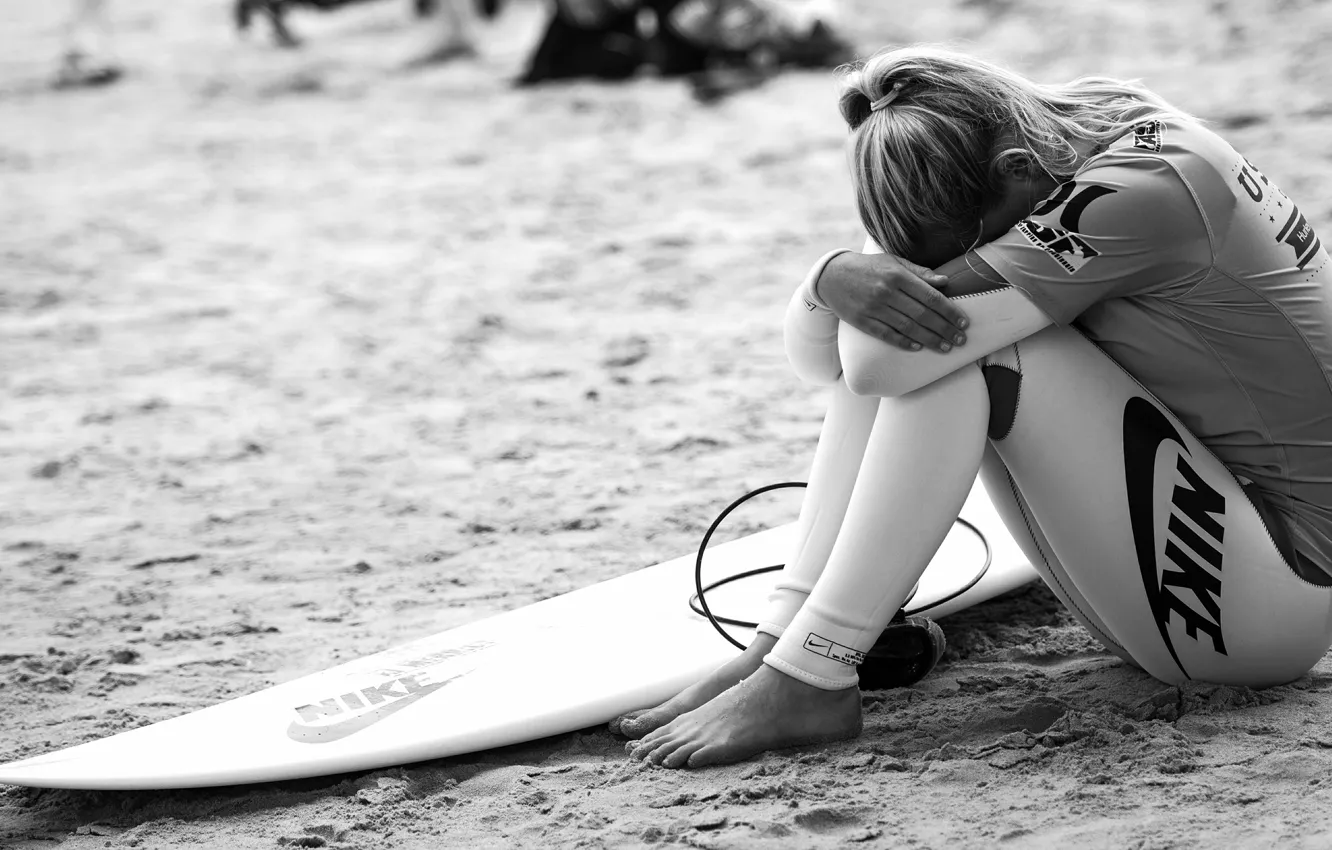 Фото обои пляж, девушка, Girl, серфинг, beach, волнение, surfing, переживание
