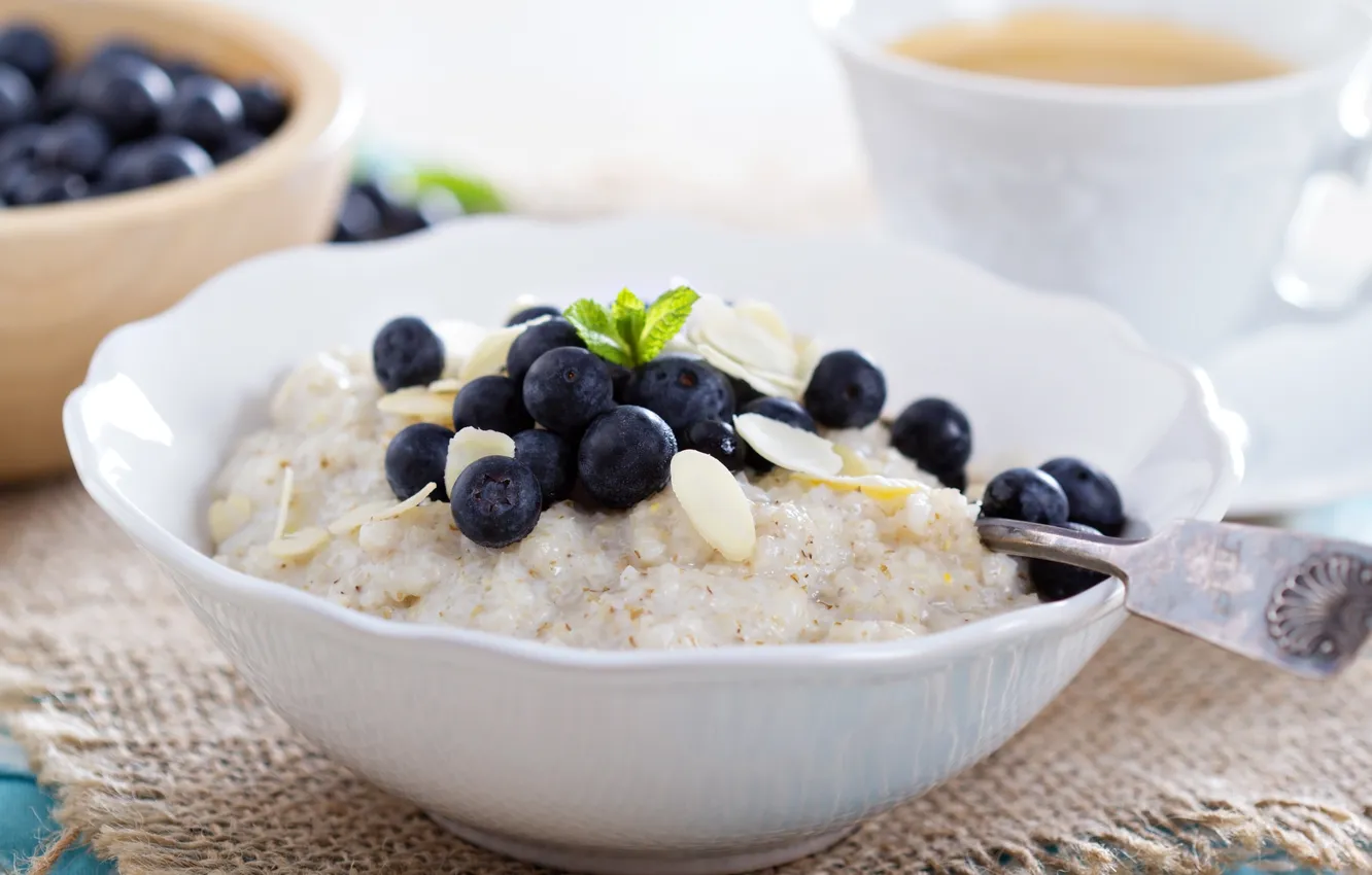 Фото обои ягоды, завтрак, черника, орехи, мята, перловая каша