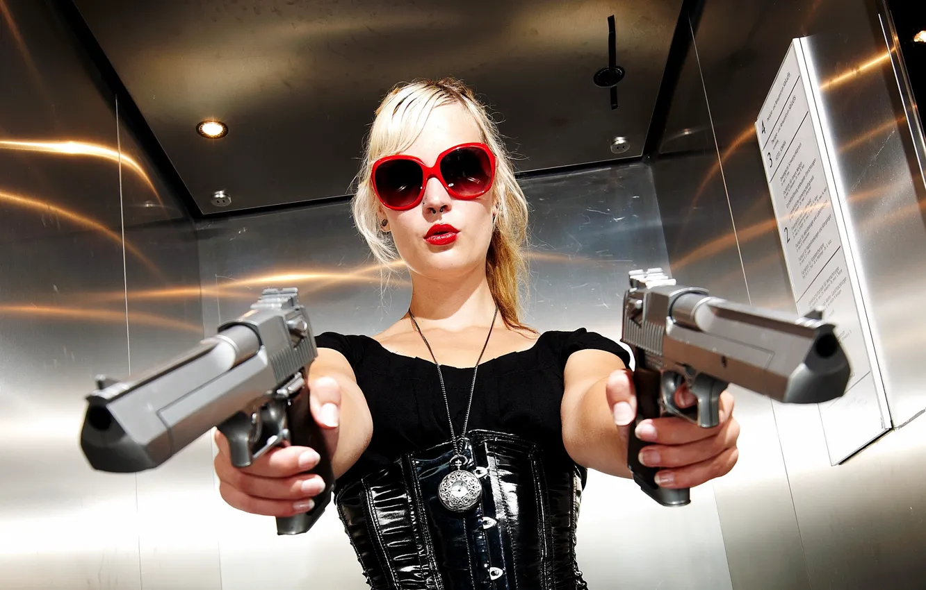 Фото обои девушка, оружие, пистолеты