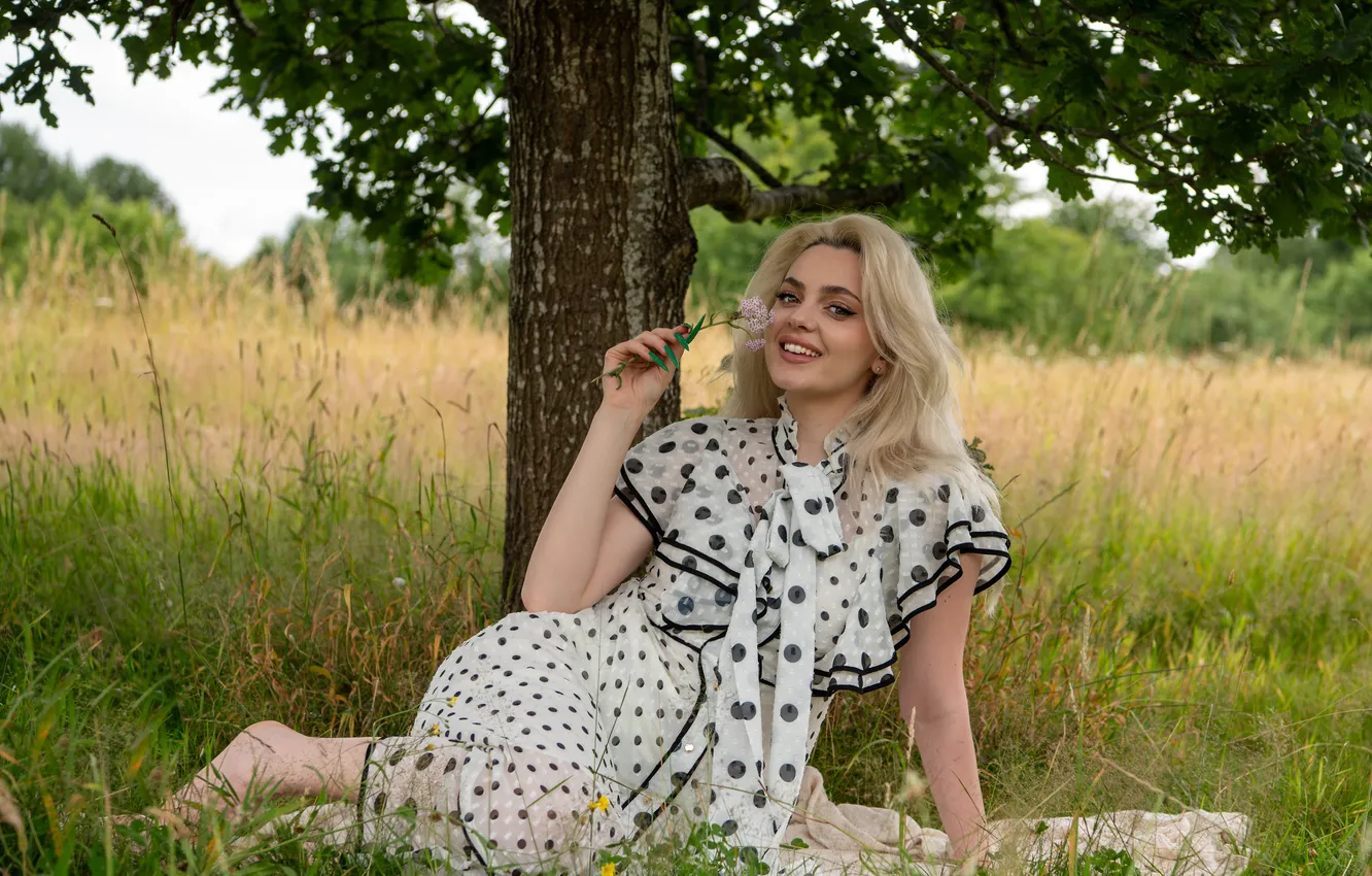 Фото обои улыбка, платье, блондинка, Roxana Gavrau