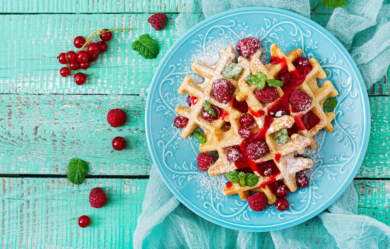 Фото обои ягоды, малина, тарелка, fresh, wood, вафли, berries, raspberry