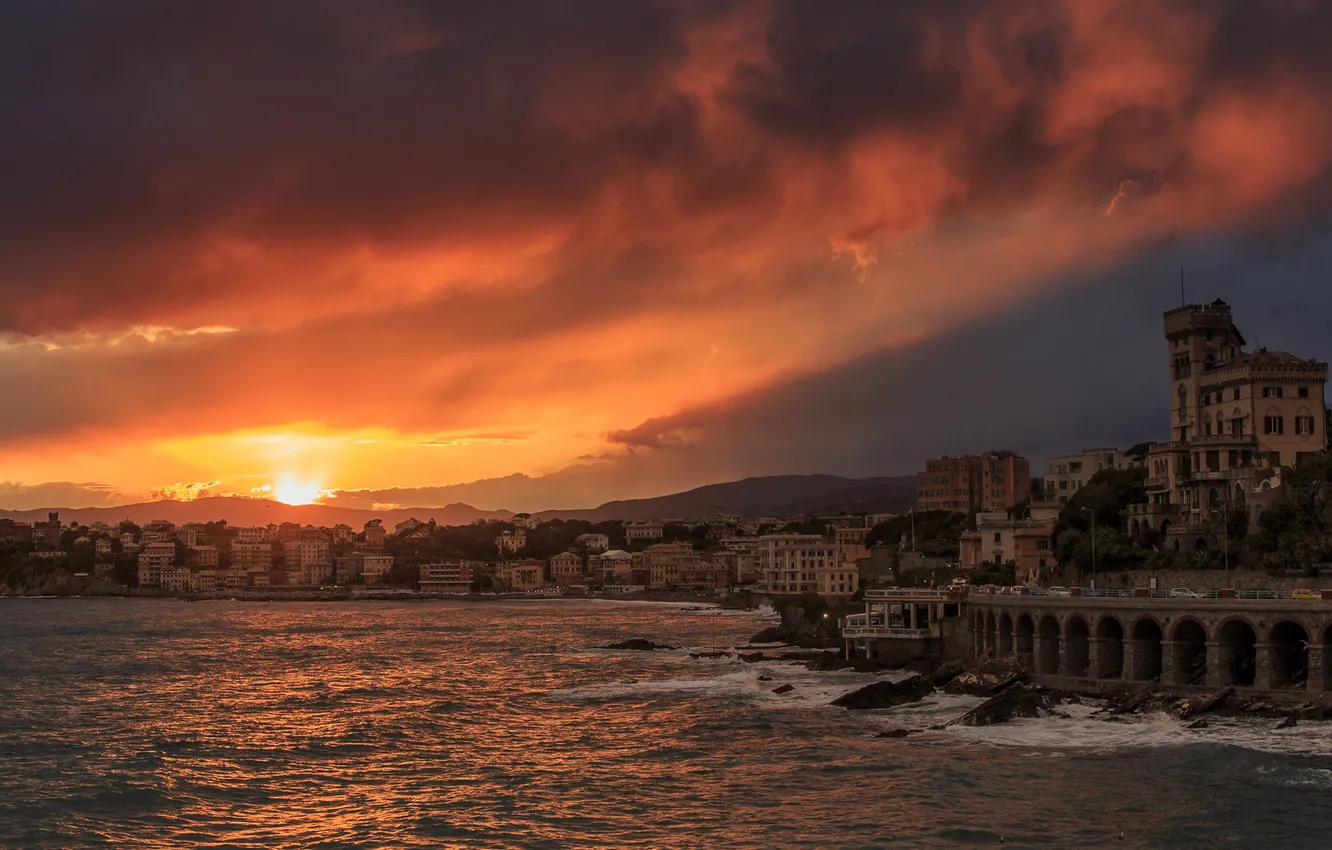 Фото обои море, небо, побережье, дома, Италия, зарево, Liguria, Genoa