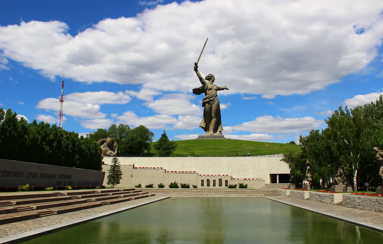 Фото обои Облака, Панорама, Память, Волгоград, Volgograd, Мамаев курган, Скульптуры, Mamayev Kurgan