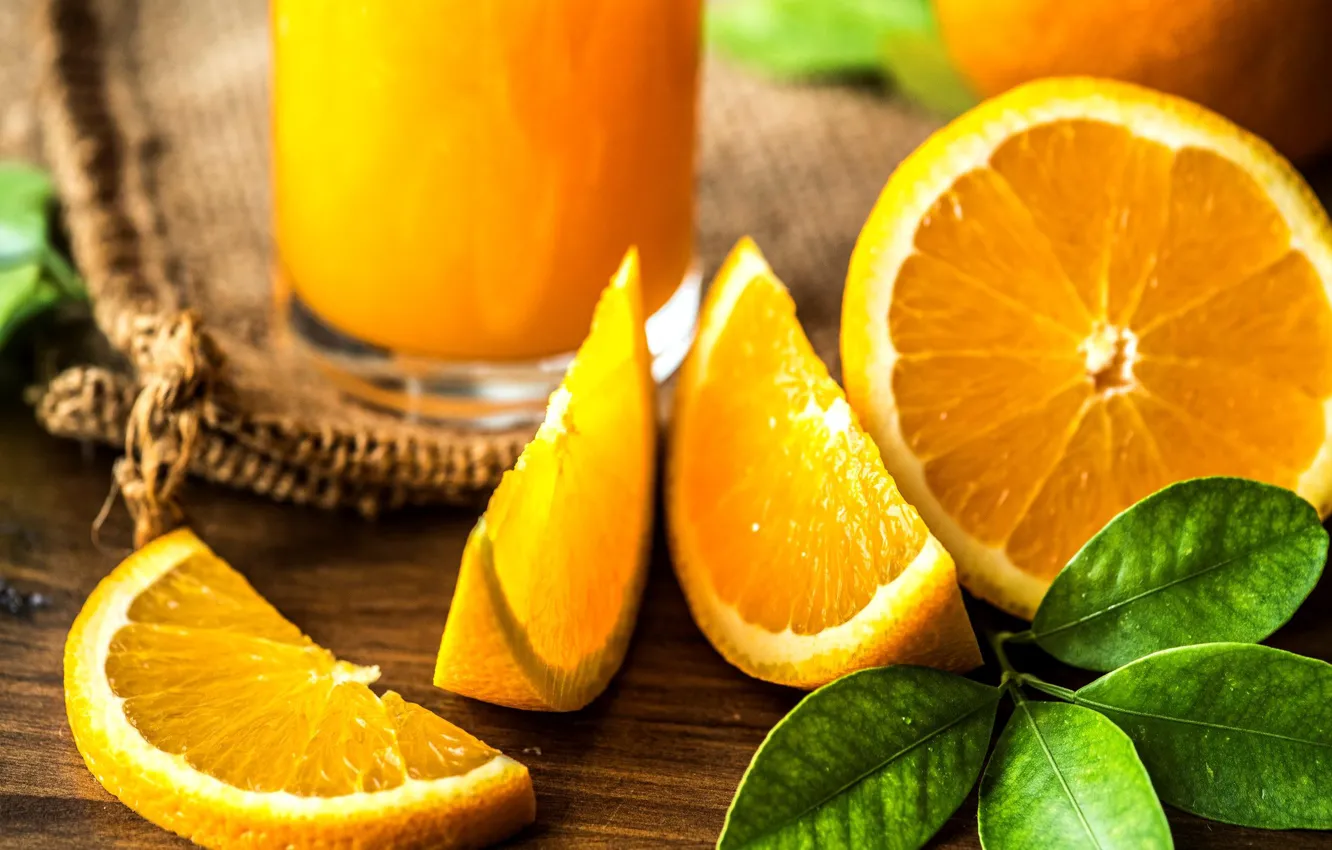 Фото обои листья, апельсин, сок, дольки