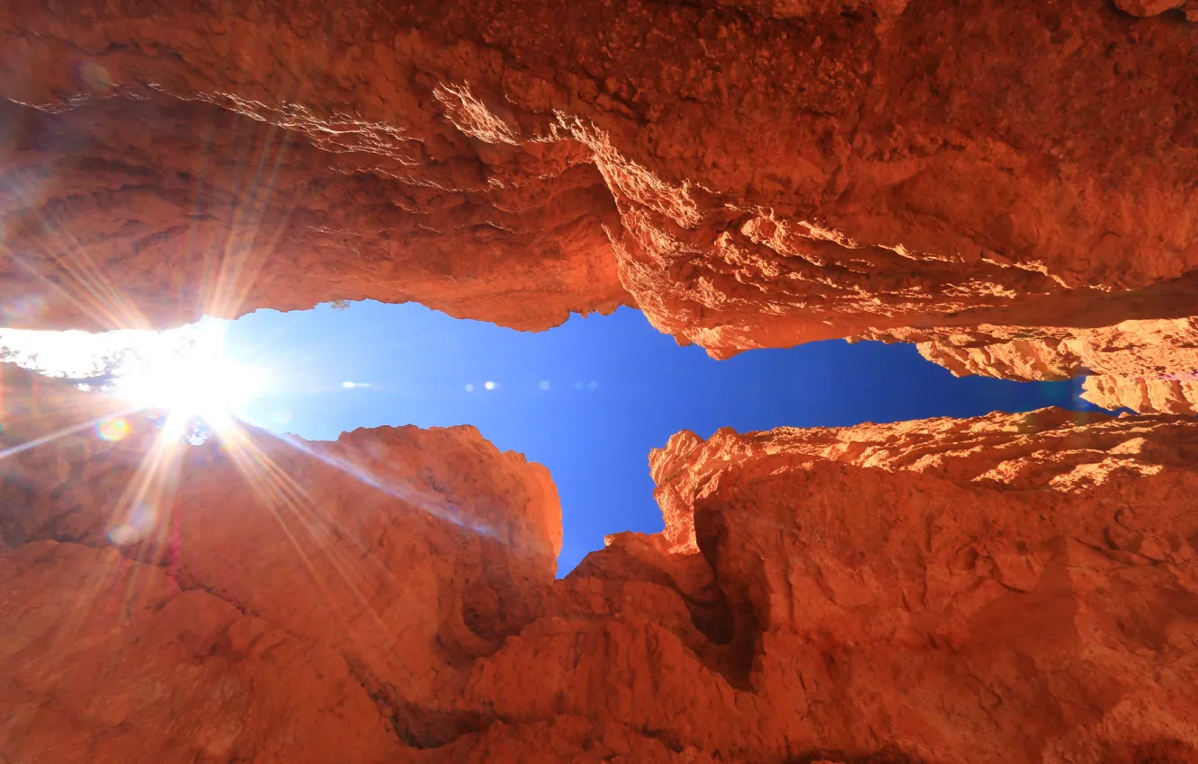 Фото обои небо, солнце, лучи, скалы, ущелье, Юта, США, Bryce Canyon National Park
